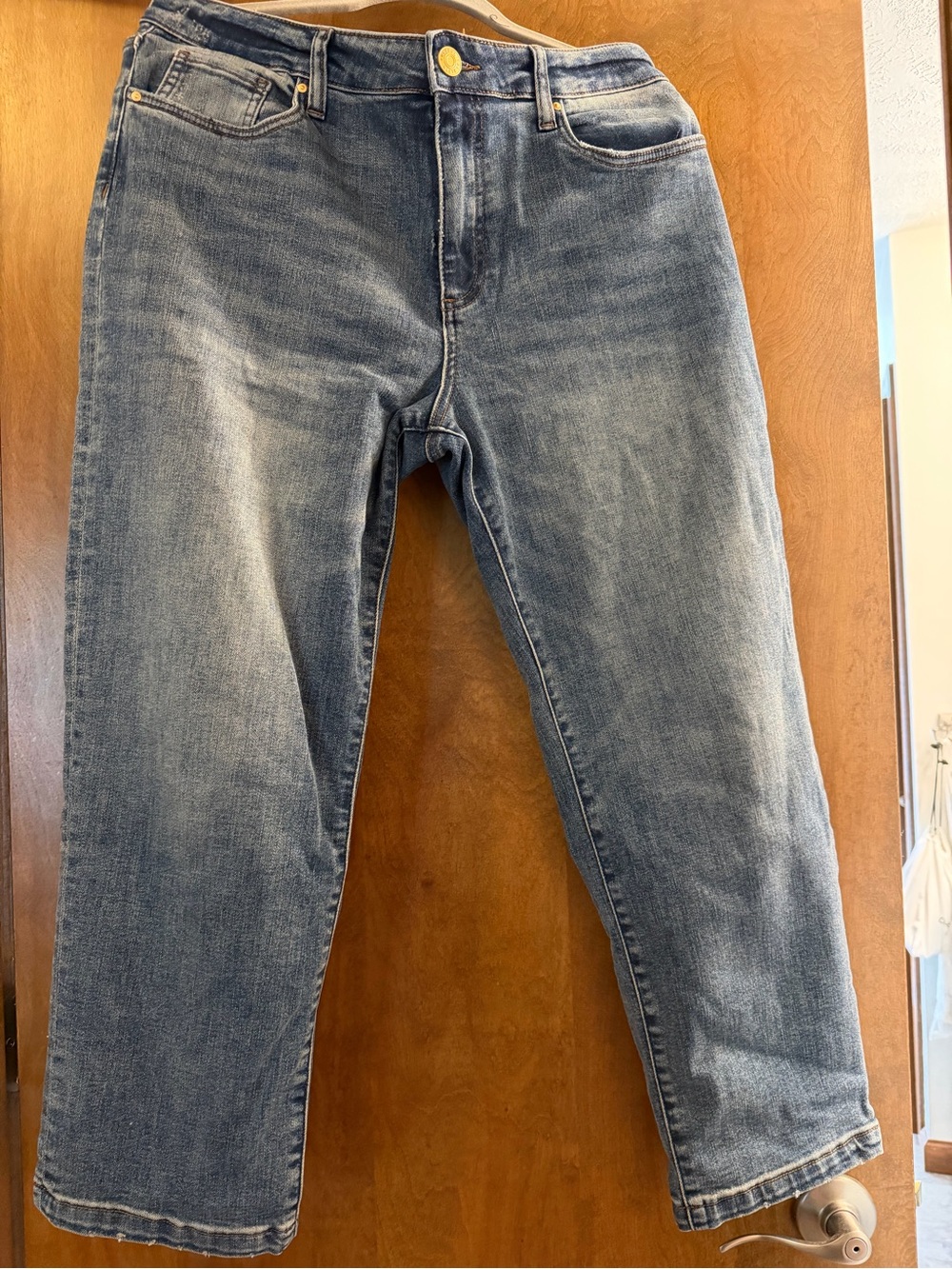 Kut from the Kloth Women's Straight Jeans in Light Blue Wash
